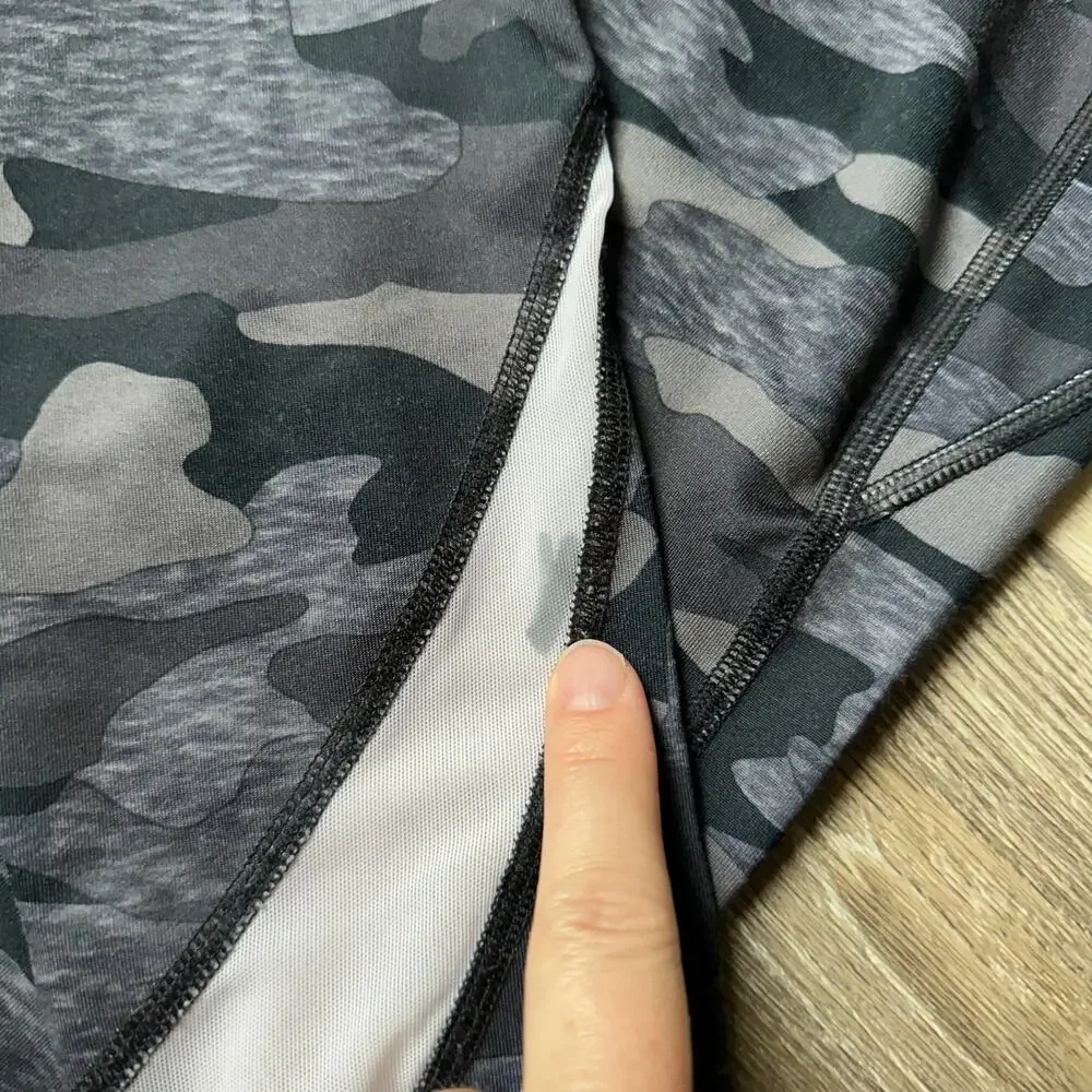 Old Navy Active Camo Leggings - Size Small (6/7)